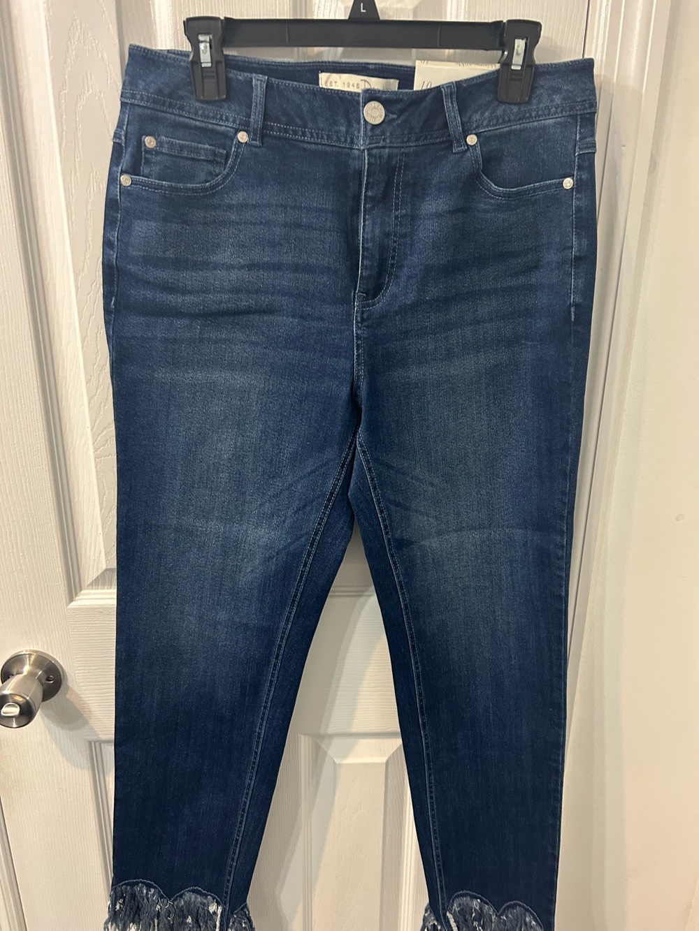Women’s Dark Blue Stretch Jeans with Scalloped Hem